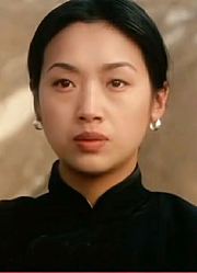 结婚当天全家被杀，女孩为报仇以身相许杀手，香港老片