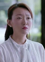 景雅被祸害了，导致抑郁，所以在阿历克斯进屋是反应强烈