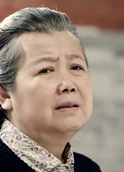越看这寡妇越有气太能装了