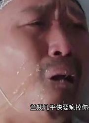 悲惨的命运途中，小宝年仅7岁六背负了整个家庭运转，为这为可怜的孩子点赞