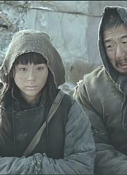这不是电影而是真正的历史还原，现代年轻人一定要知道这段历史