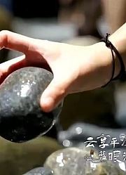 这个夏天最浪漫的事，就是和你一起去看蓝眼泪