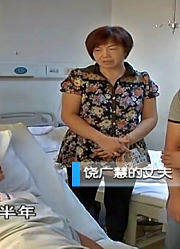 儿媳生了儿子，婆家人一起去看她，怎料儿媳不愿回家