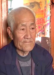 老人将财产都留给养女，却突然变卦，养女说出背后真相