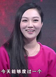 成熟大叔现场求友，根本不惧年龄差距，与女嘉宾一起互动玩游戏