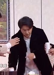 小品：《衣锦还乡》混的不咋地回乡装大款，一个比一个能吹