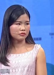 40岁男子夹龙虾给女友吃，女友说过敏吃不了，男子：矫情！