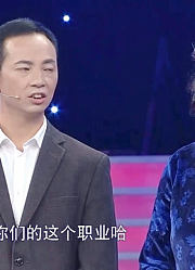 教师夫妻扎根农村，虽分居两地隔山相望，却通过手电筒传递爱意！