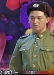 班长训练女兵，自愿给女兵当“靶子”，这下闹出事了