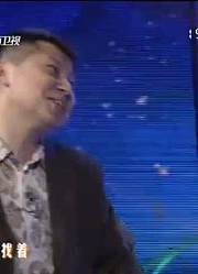 梨园春何云伟给买红妹送袜子着自己咋还跪地上了