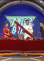 了不起的你：赵国祝展示各式各样的花板，现场即兴的演奏一段