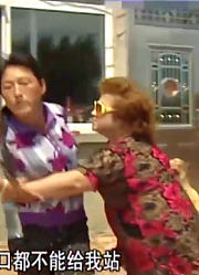 妻子和小姑子吵架，丈夫竟帮小姑子说话，妻子一气之下离家出走