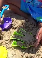101儿童沙滩模具制作太阳笑脸