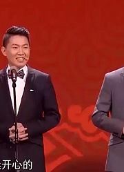 小品《瞧这俩儿》：小伙被父母逼婚生娃，卢鑫玉浩心里都是苦