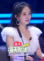 18岁男孩带来扯铃表演，一个“高空抛”，引起一片惊叹