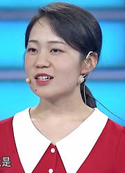 23岁貌美女孩很听话，父亲对她管控很严，4点不回家就打电话！
