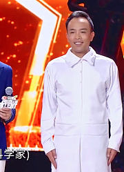 退役战士上演另类表演，妻子登台引全场欢呼，杨幂：竟磕到了糖！
