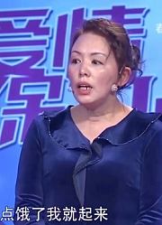 56岁女子生病在家，男友不在家照顾，还在外面打包剩汤剩菜回来！