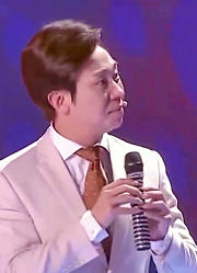 白凯南上演模仿秀，模仿费玉清老师，好像有点尴尬呢！