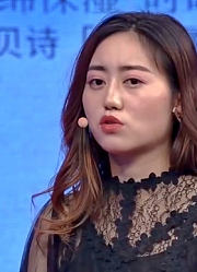 30岁男子在外喝酒，竟带回一堆女性的照片，女友：约会去了？