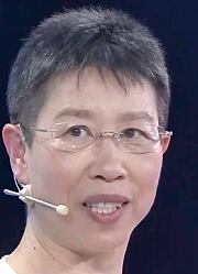 57岁大姐是中文老师，现场解释成语却状况百出，令人很是意外