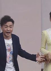 周群倾情演绎方言版小品《楼上楼下2》，全场爆笑不止丨安徽春晚