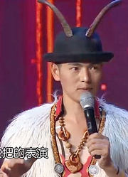 朴实大哥朱之文口含煤油喷火，何军却含水熄火，朱之文彻底怒了！