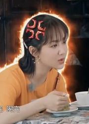 杨紫综艺十大搞笑场面，与王俊凯播新闻笑到失控，喝醋酸出表情包