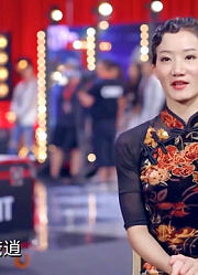 美女表演空中舞蹈，绝美身材羡煞旁人，金星现场给出专业化建议