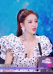 美女大秀芭蕾舞功底，不小心失误后，任嘉伦点评太暖心！