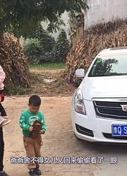 农村大哥要外出打工了，两岁的女儿哭着撵着不让走，场面让人心酸