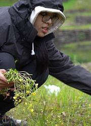 挑战荒野30天第4天1姑娘分享食材被误会差点发生不可描述事