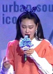 袁娅维和导演已经是第三次合作了，各种动作处处表现默契