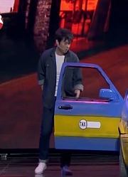 小品《午夜出租车》：呆萌绑匪误撞“话痨”代驾，笑点包袱满箩筐