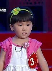 小萌娃演唱《穆桂英挂帅》奶声奶气的真可爱，还抱着一个奶瓶