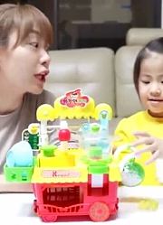 1020徐恩与妈妈制作黑色面条与烹饪玩具