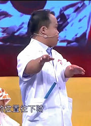 袖珍小伙有人爱，妻子直言很崇拜他，只因他做事专注执着！