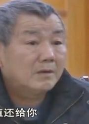 母亲被四个儿子撵出家门，摔倒后内出血，死在庭院没人愿意管！
