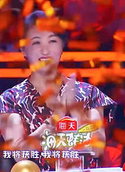 高龄大姐圆梦舞台，现场演唱意大利歌剧片段，美声唱法征服全场