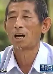 拍客：不到一米的袖珍女孩北影片场寻梦，追梦路上竟做起了小贩