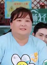 吴彤遭欺负名场面：讲错话被关晓彤威胁，贾玲：能力差还爱出镜