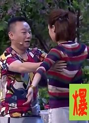 爆笑喜剧：黄小黄趴赵刚子怀里倾诉，钱顺风还让大米粒儿看戏