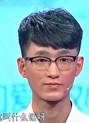 小伙与异性暧昧，直呼是女闺蜜，女友：情人节还送礼物？