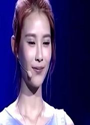 甜美女生用最特别的方式来告白他，现场暖炸了，却惨遭男生拒绝