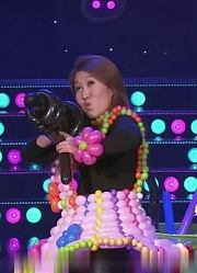 靓丽妈妈才艺很可爱，气球玩出大名堂，真是厉害了！