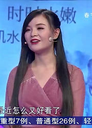 男子当着女友的面和异性拥抱，吃饭的时候勾肩搭背，却还责备女友
