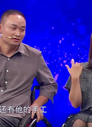 轮椅丈夫心灵手巧，为貌美妻子设计轮椅车头，企业家给他们资助！
