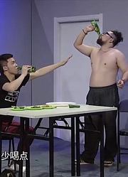 小品《大腕》：崔志佳去饭馆吃饭偶遇粉丝，结果爆笑丨爱笑会议室