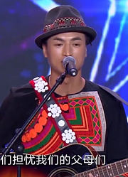 街头艺人在外打拼，现场讲述各种不容易，让人心疼