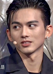 男嘉宾集体表白妈妈，一段视频引无数回忆，全场看哭了！